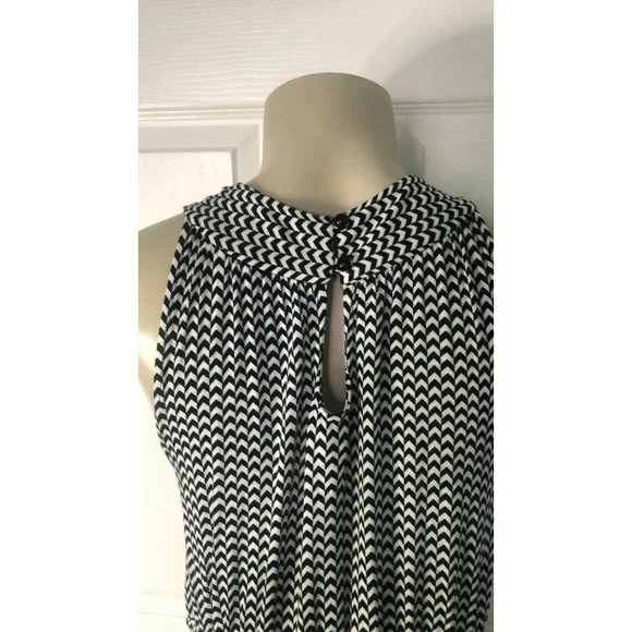 A New Approach Dress Black And White Patterned Dress - Picture 2 of 9